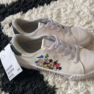 Mickey Mouse and friends tie up shoes